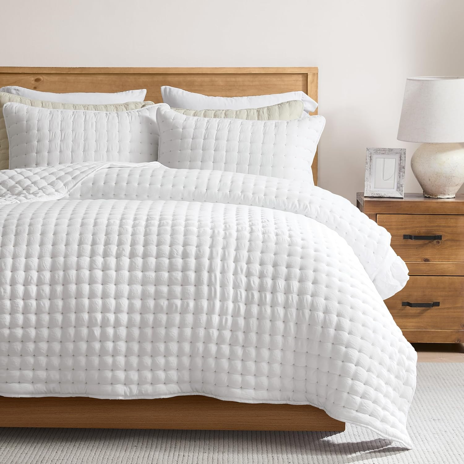 White King Size Quilt Bedding Sets with Pillow Shams, Lightweight Soft Bedspread gallery
