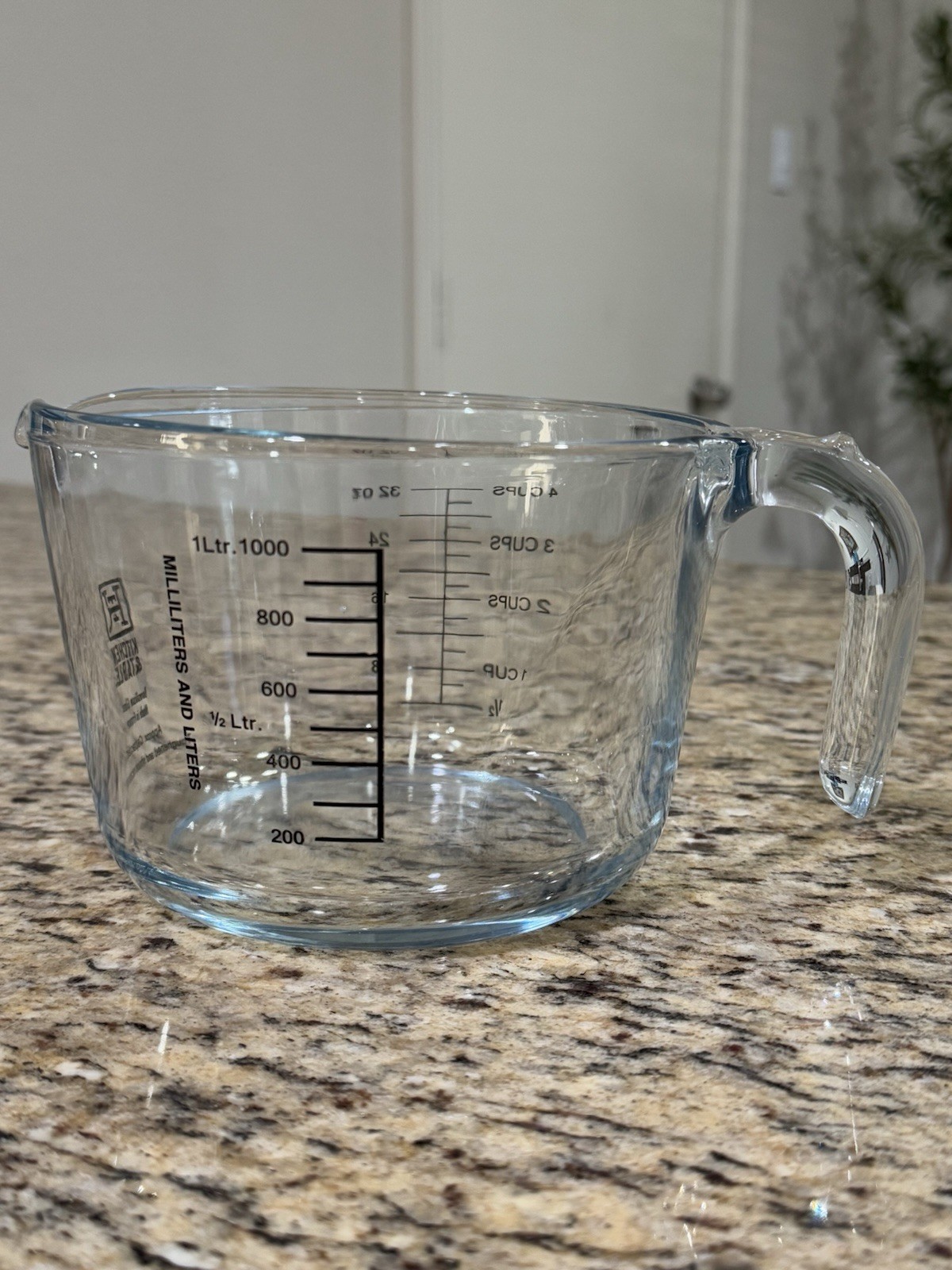 Kitchen & Table Borosilicate Glass Measuring Cup (4 Cups) gallery