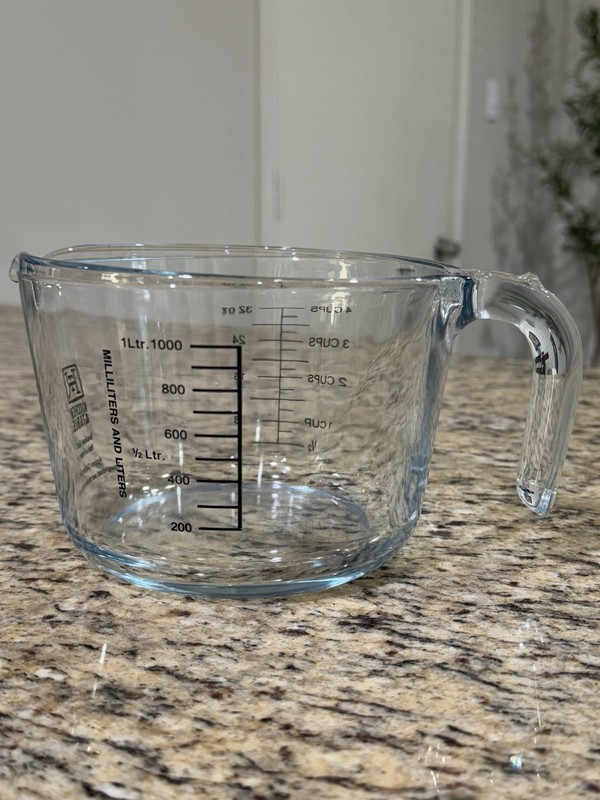 Kitchen & Table Borosilicate Glass Measuring Cup (4 Cups) gallery