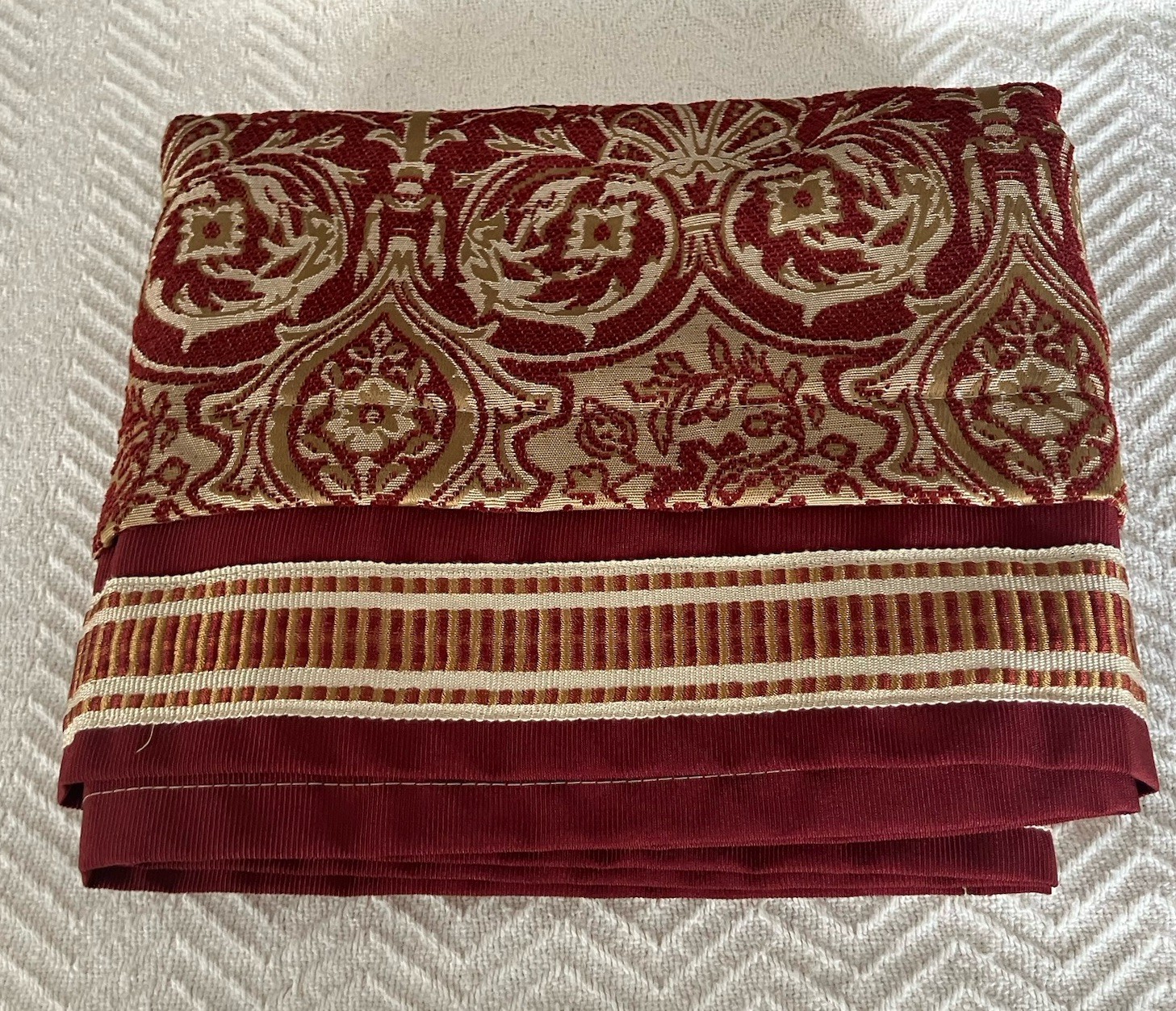 One(1) Croscill Classic Patterned Damask Valance Rust Gold 20”x86” gallery