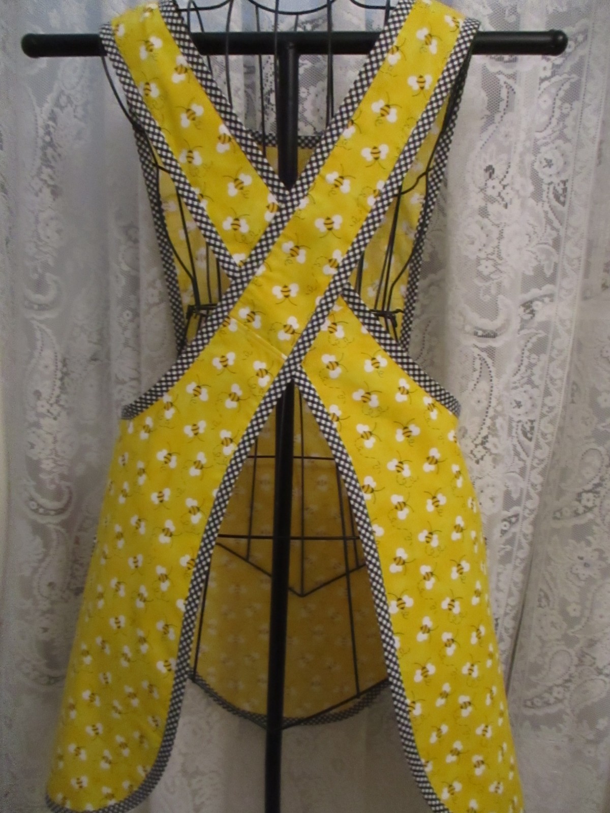 HANDMADE CRISS CROSS APRON BEES SIZE SMALL gallery