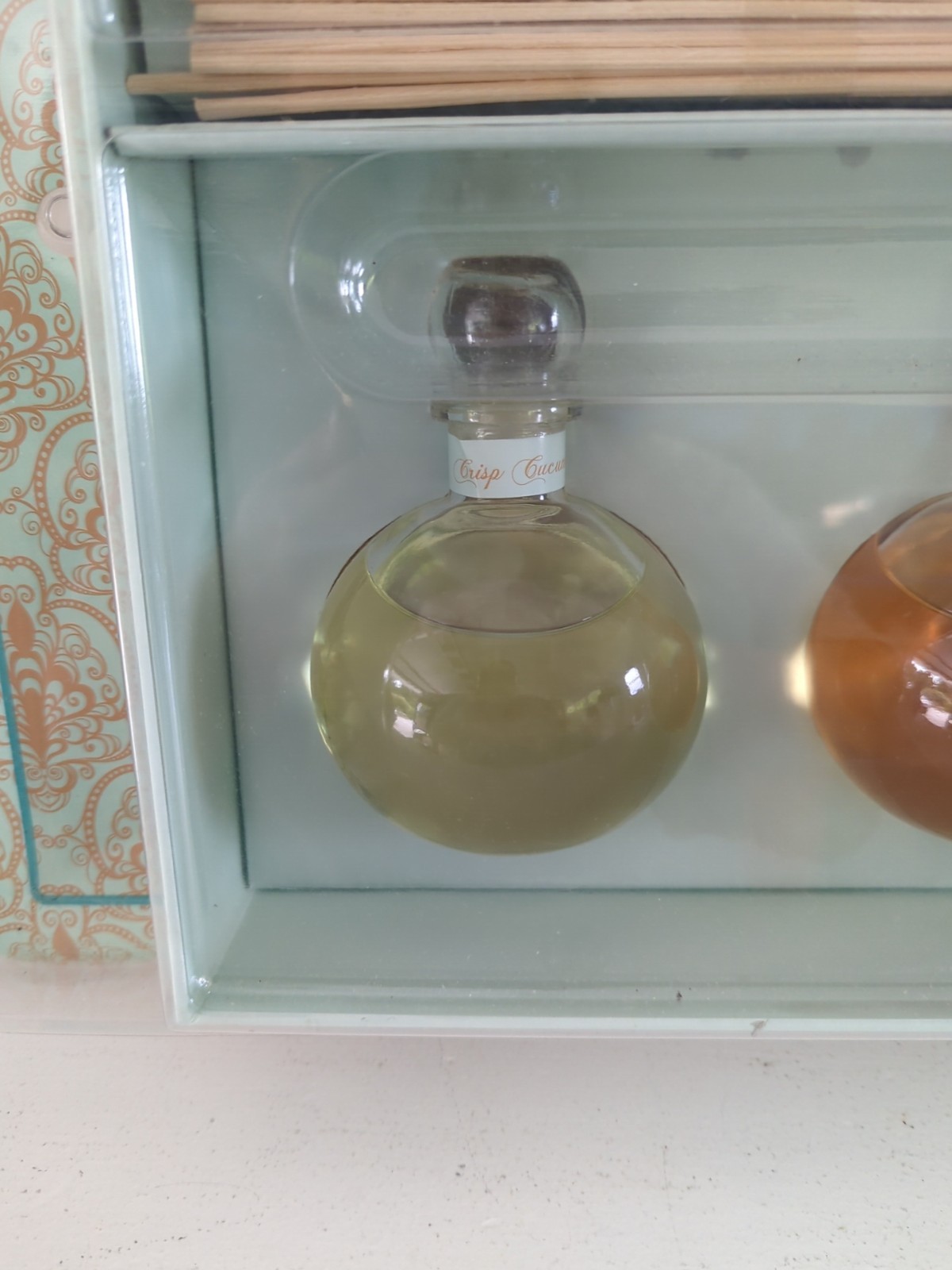 Anthousa Reed Diffuser Set, Crisp Cucumber AND Vanila & Grapefruit, Objet M39 gallery