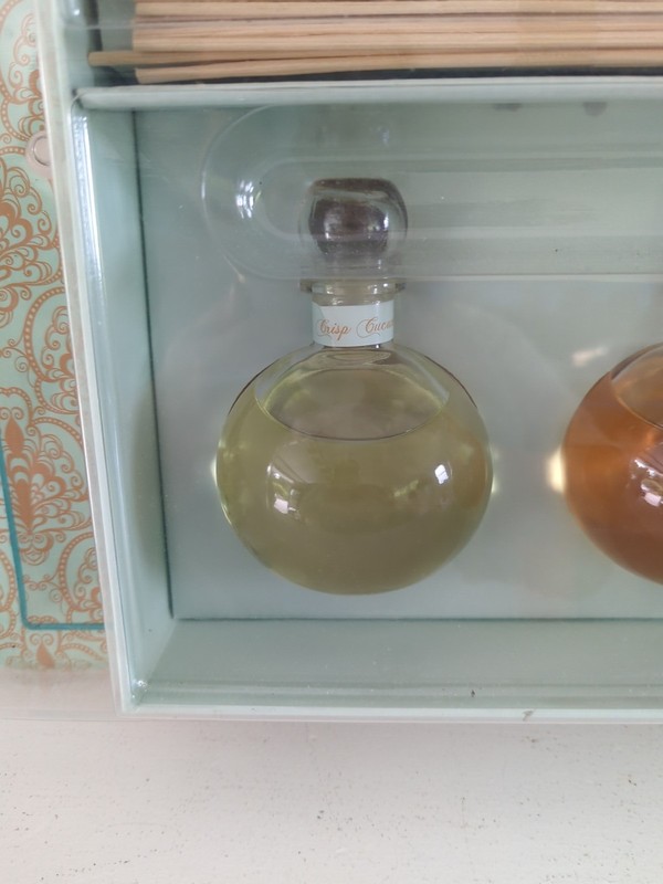Anthousa Reed Diffuser Set, Crisp Cucumber AND Vanila & Grapefruit, Objet M39 gallery