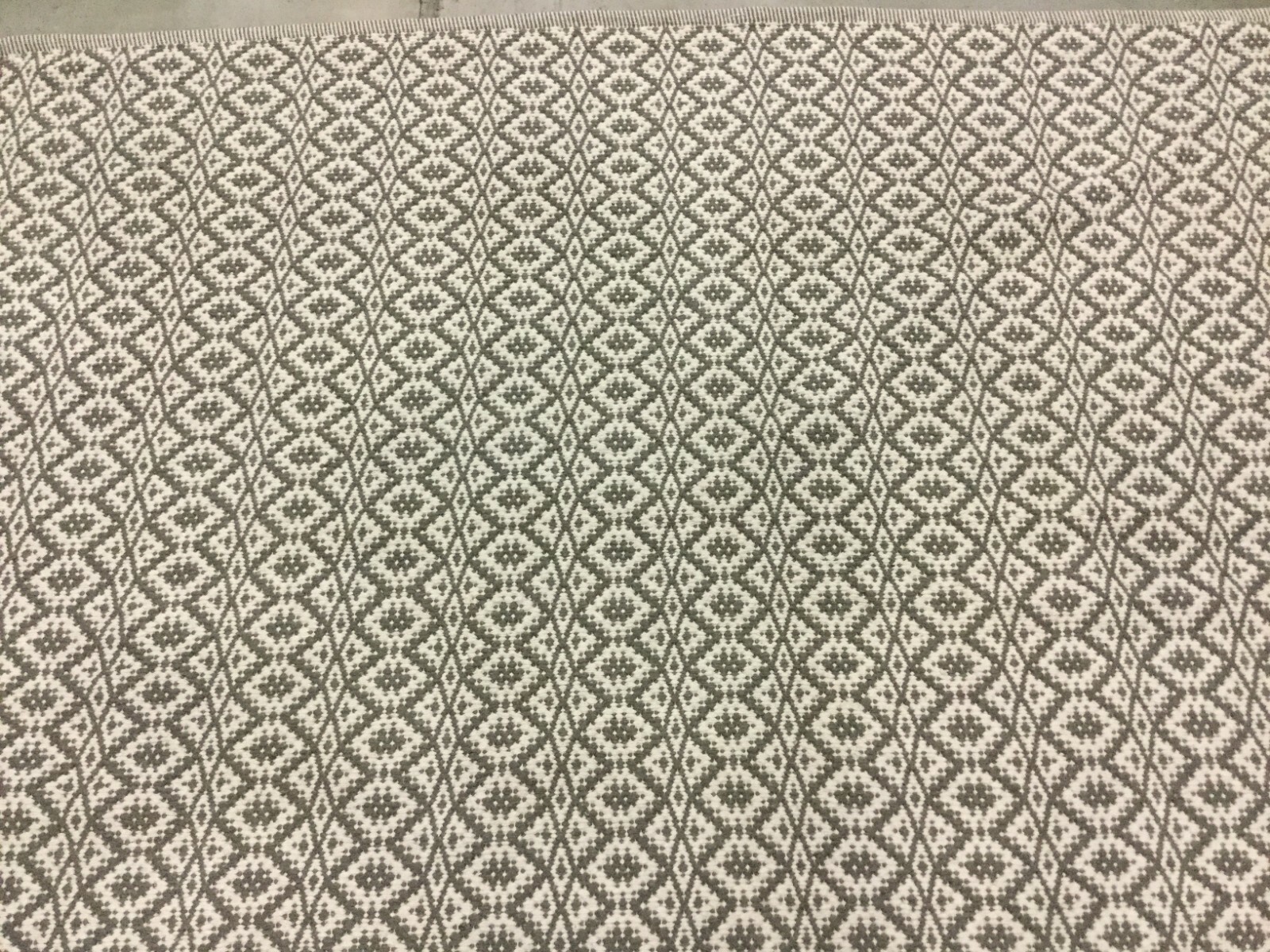 IVORY / GREY 6' X 9' Flaw in Rug, Reduced Price 1172647437 MTK716A-6 gallery