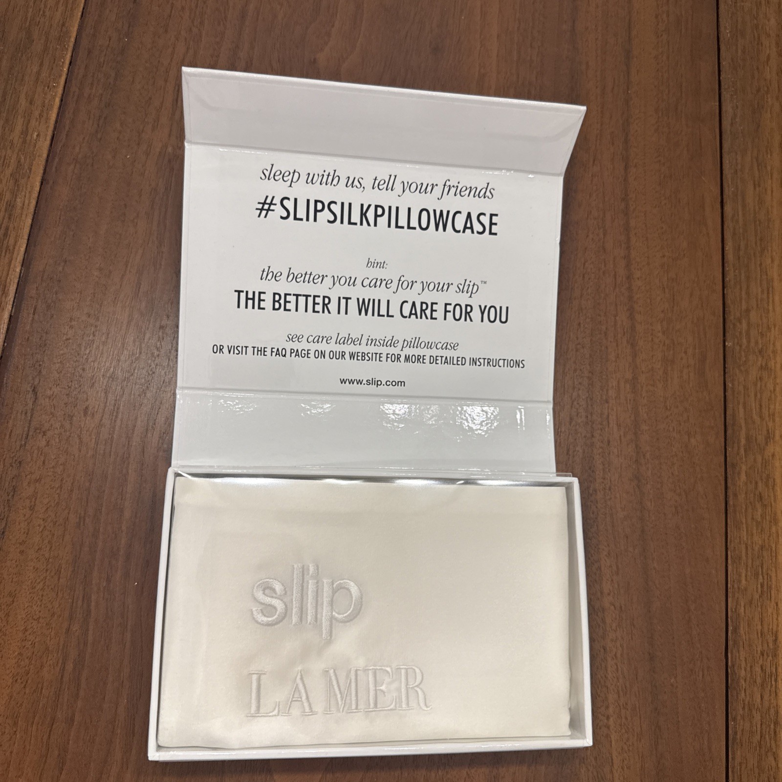SLIP x La Mer Pure Silk Pillowcase, Queen White 20”x30” Invisible Zipper gallery