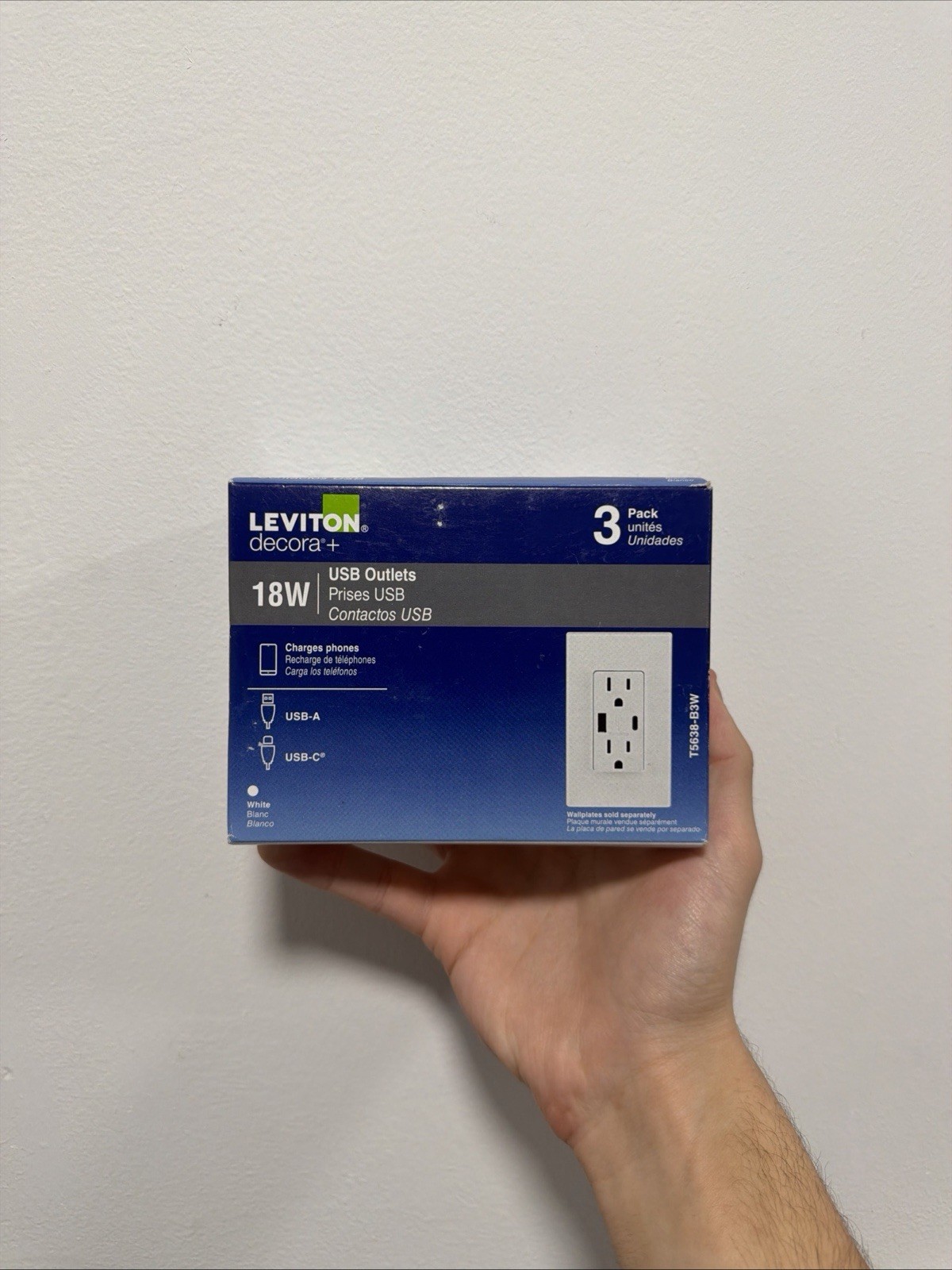 Leviton T5638-B3W Tamper-Resistant Duplex Outlet Type A and C USB 18W (3PK NEW) gallery
