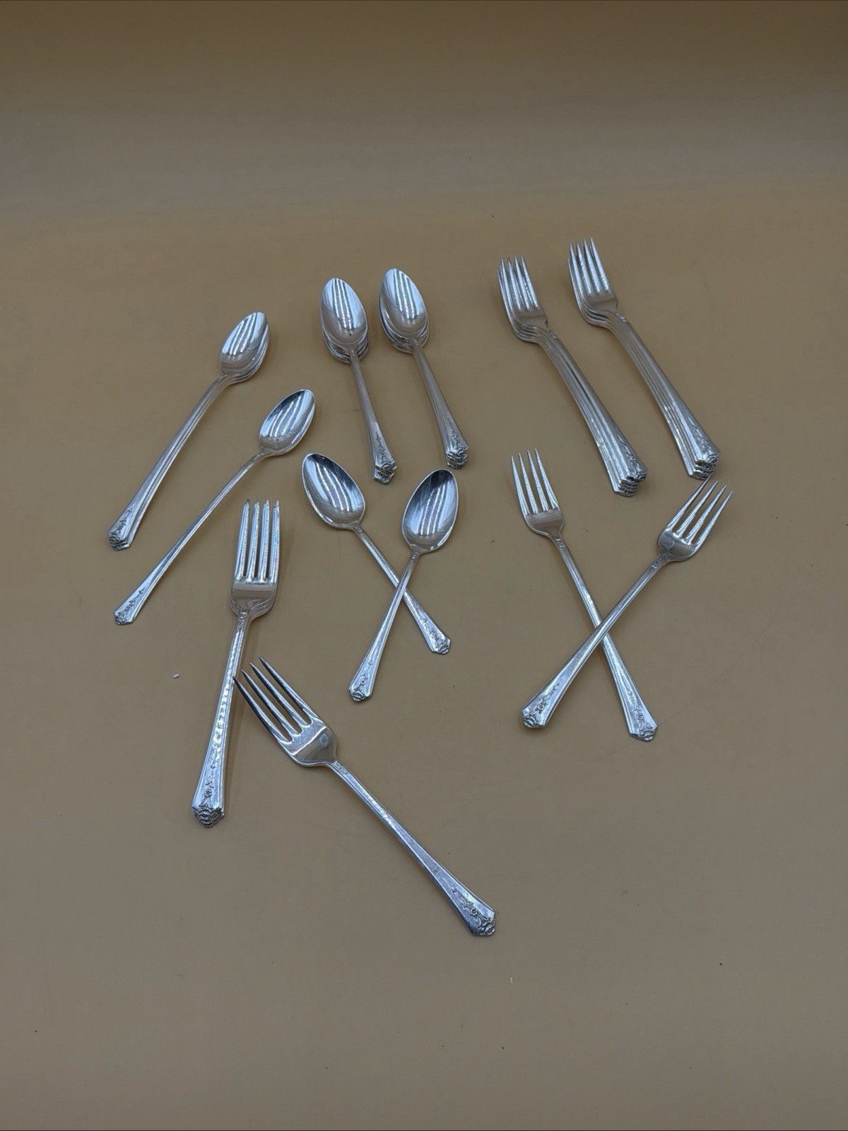 34 Pcs Holmes & Edwards SPRING GARDEN International Silver Plate 1949 Flatware gallery