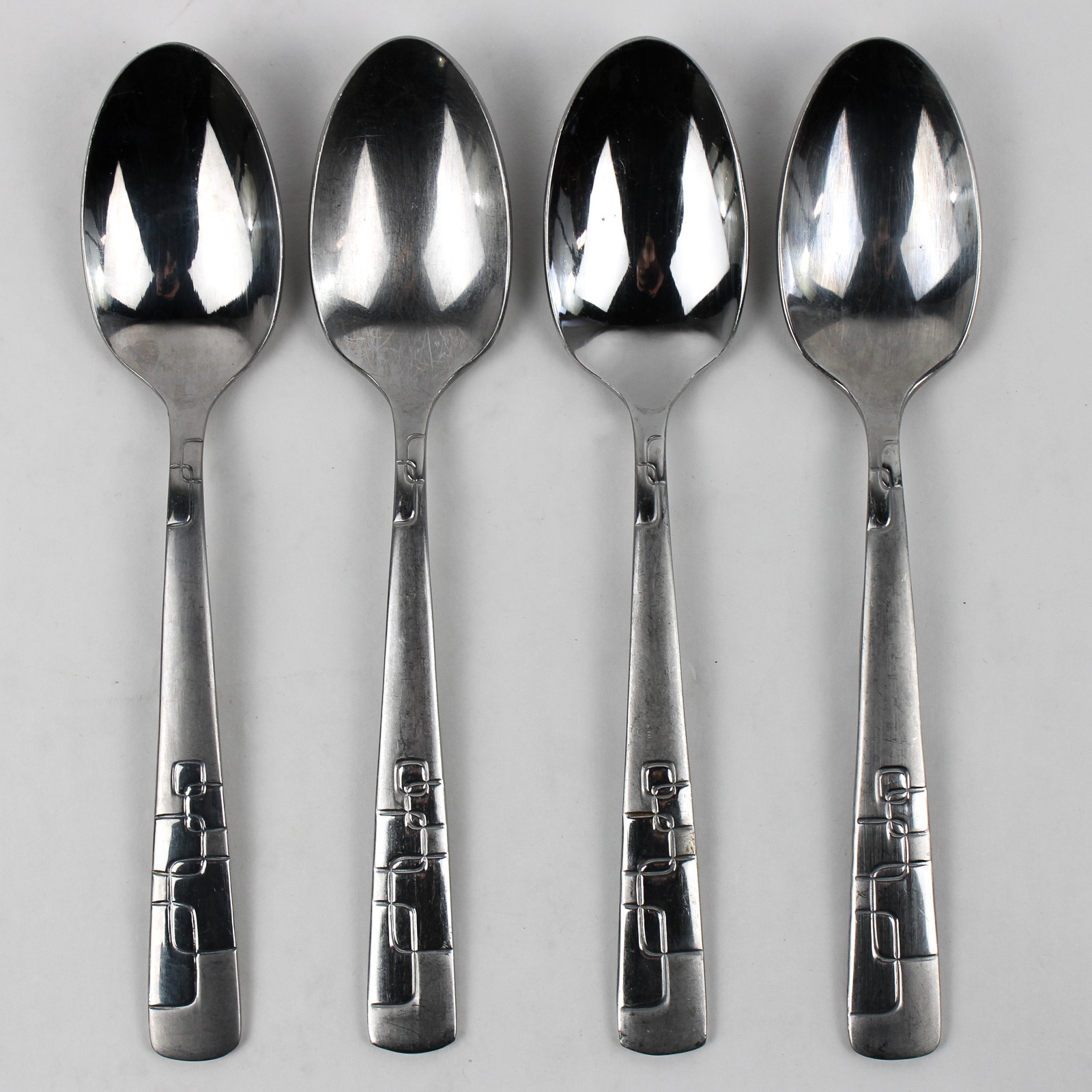 A Set of 4 Oneida Quadratic Pattern Oval Soup Spoons Glossy Frosted 7 Inches gallery