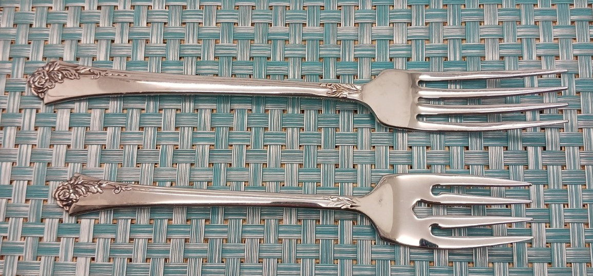 Oneida Stainless Damask Rose Dinner Fork + Salad Fork Free Ship! gallery
