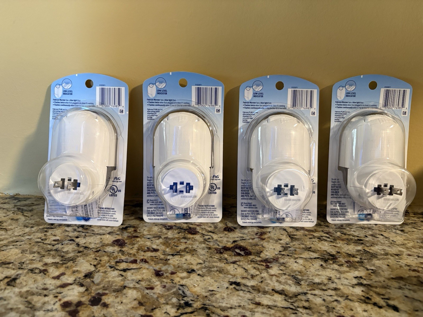 4 Pack FEBREZE Plug In Alternating Scent Oil Warmer, Unit Only, NO OIL ~ New gallery