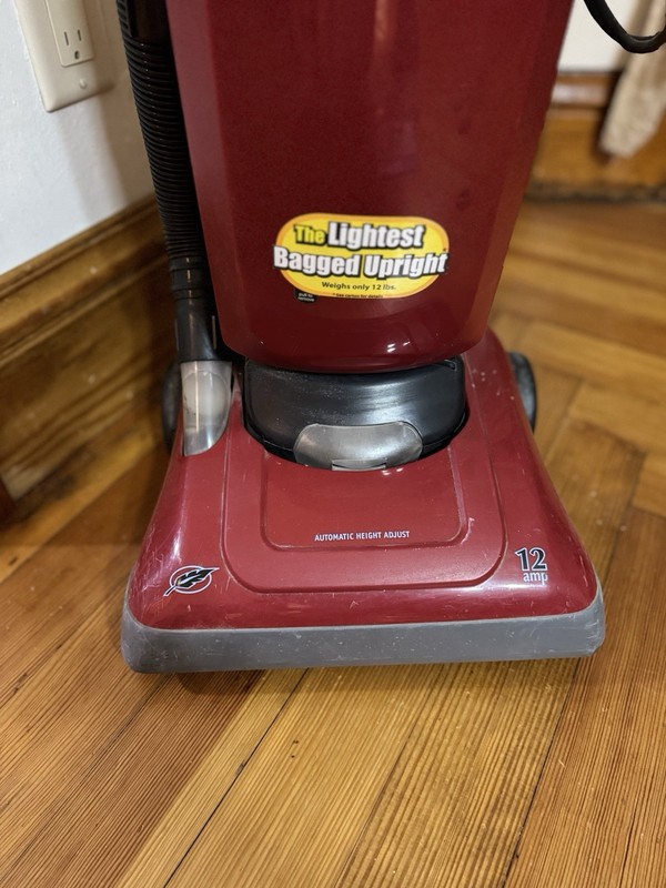 Dirt Devil FeatherLite Bagged Upright Vacuum Cleaner Model 085590 gallery