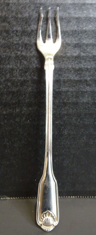 Oneida CLASSIC SHELL Stainless Flatware Silverware 4 Cocktail Seafood Forks Cube gallery