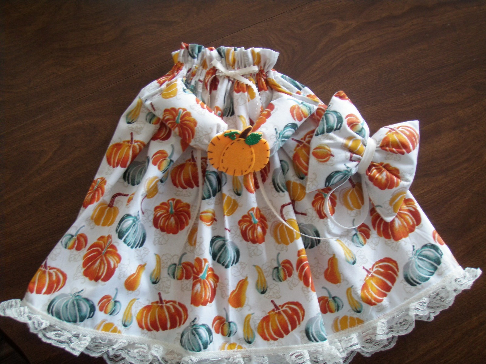 Goose porch outfit - Fall assorted pumpkins w/bow for lg 23-28" goose gallery