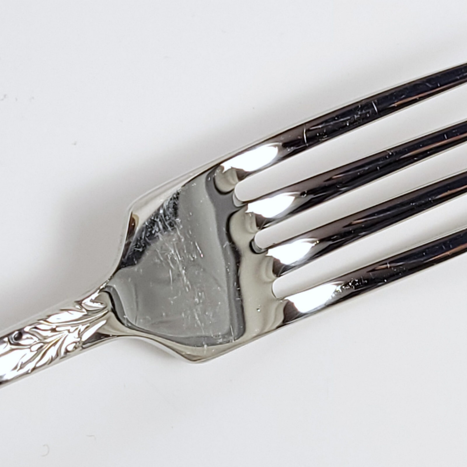 Oneida Damask Rose Stainless Place Setting 5 Piece gallery