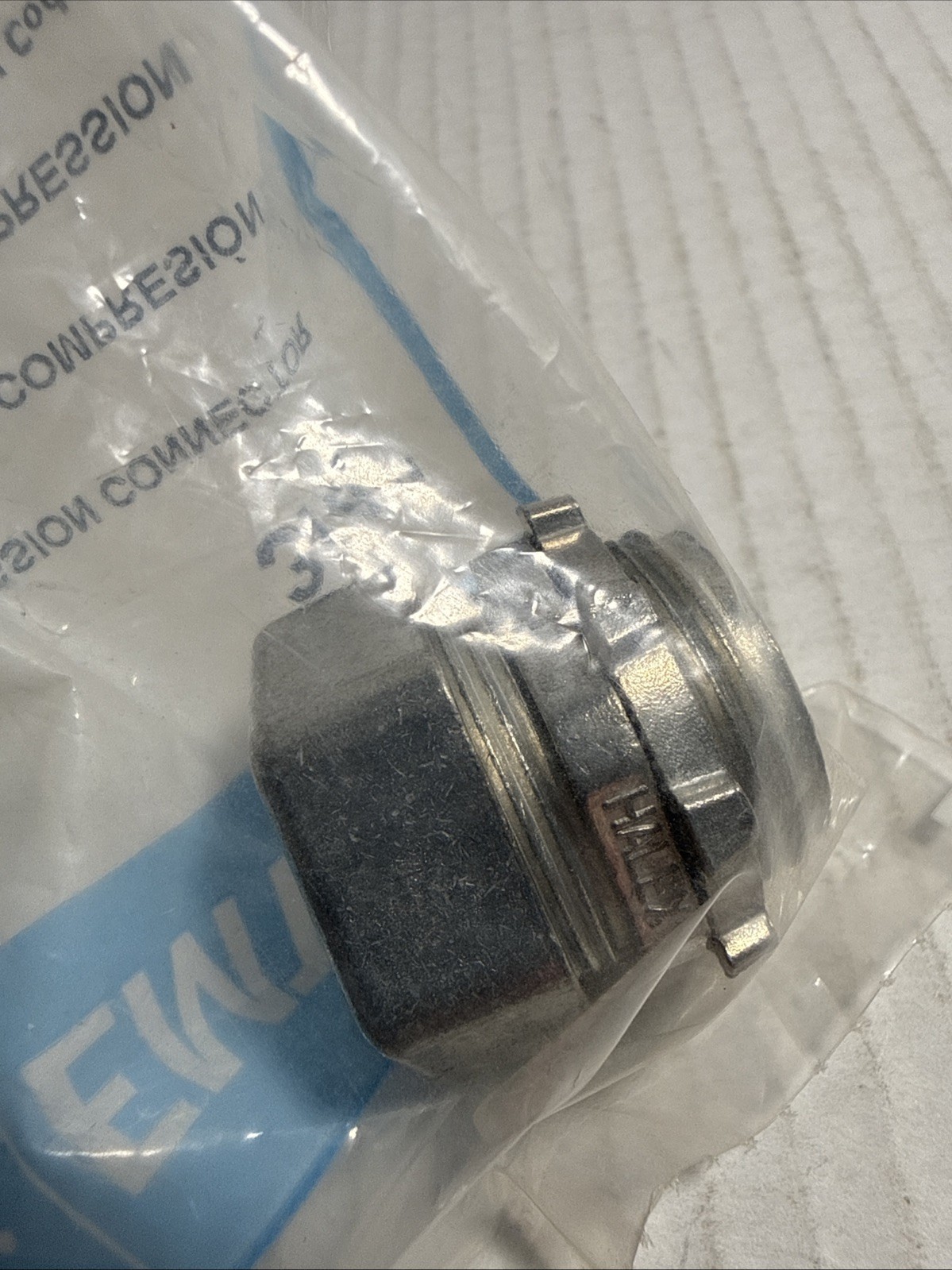 SHIPSN24HRS-Halex 3/4 In. Compression EMT Conduit Connector 90212 gallery
