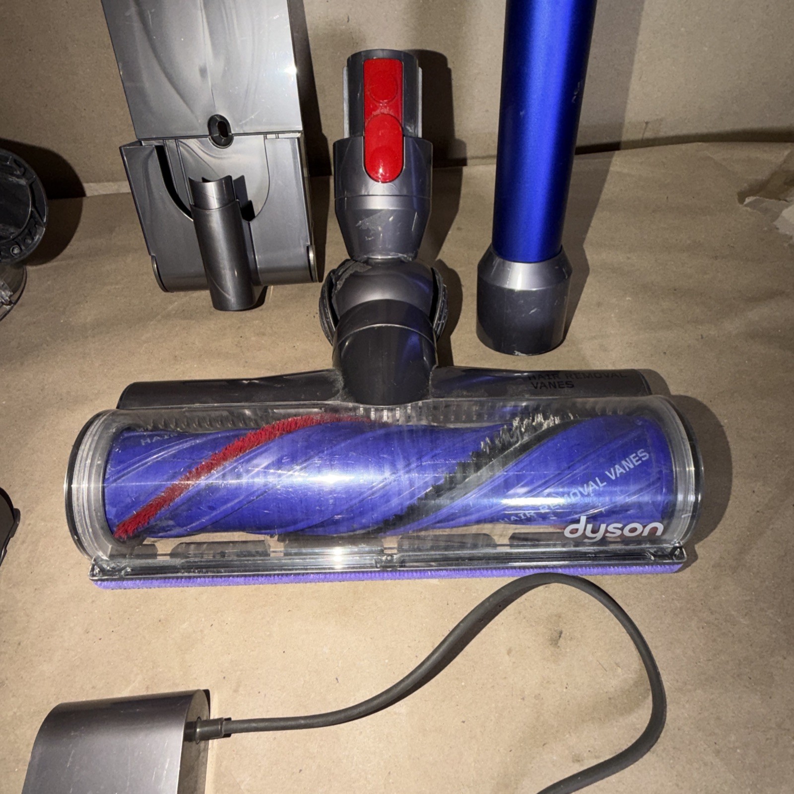 Dyson V8 Cordless Vacuum Cleaner Silver/Nickel (400473-01) | Slightly Used gallery