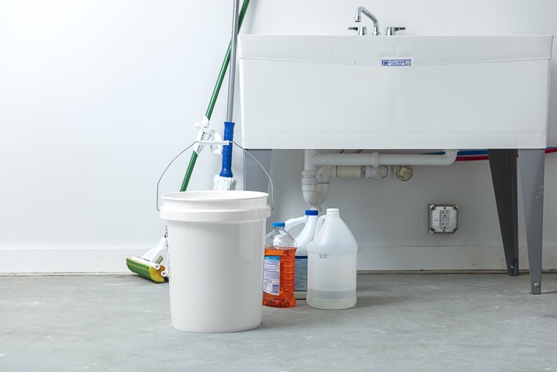 (2 pack) United Solutions 5 Gallon Round Utility, Comfort Handle, Plastic, White gallery