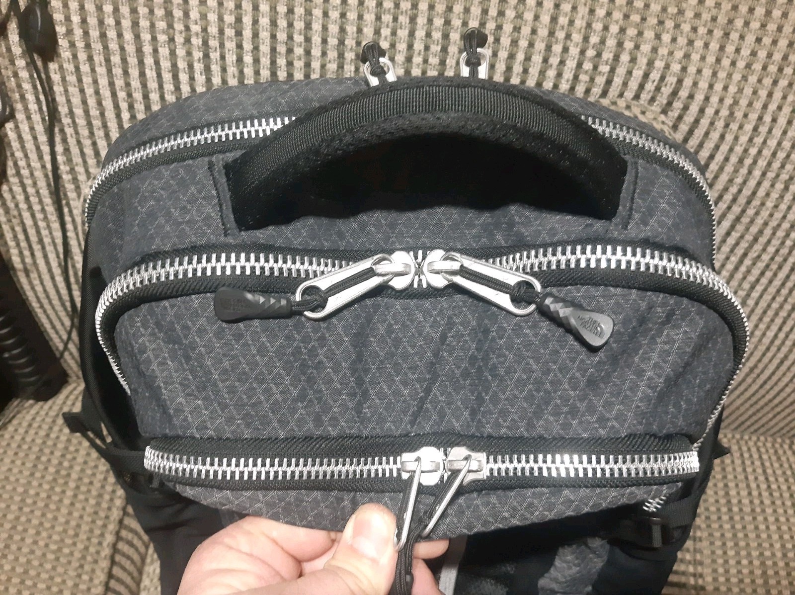The North Face - Recon Backpack Pre-Owned Great Condition 5