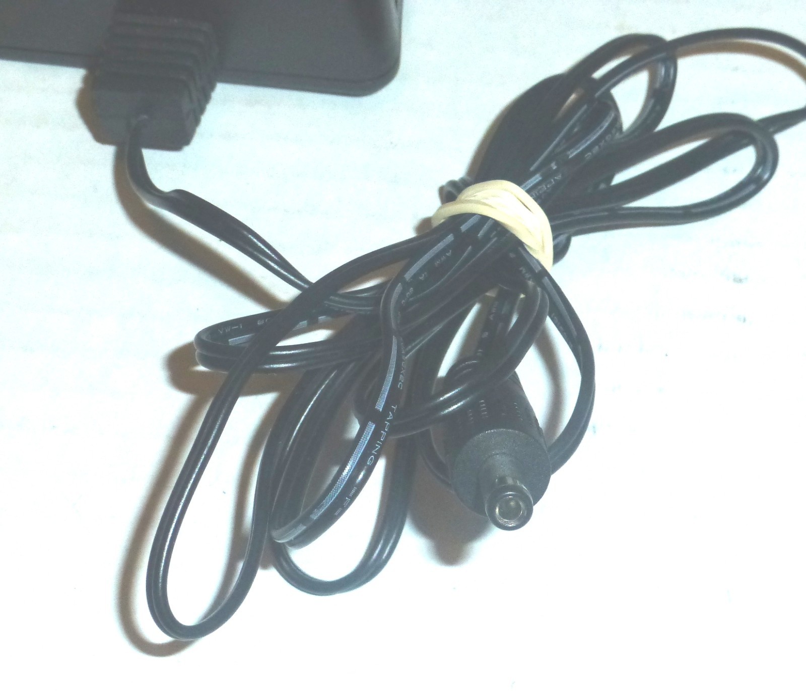 Genuine iRobot Model: 10558 16W Power Supply Output: 22VDC - 0.6A gallery