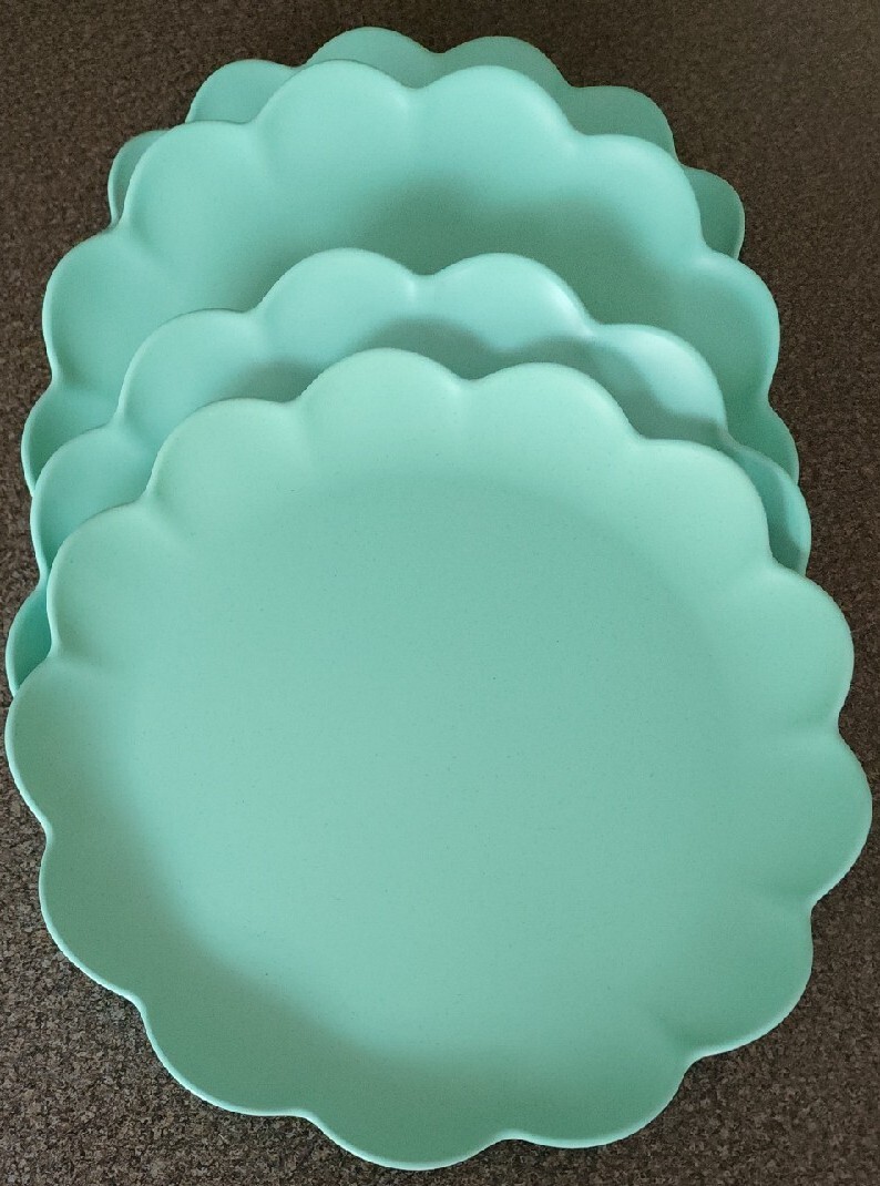 Four (4) Sun Squad ~ FLOWER ~ 10.5" Dinner Plates ~ Melamine ~ LIGHT GREEN gallery