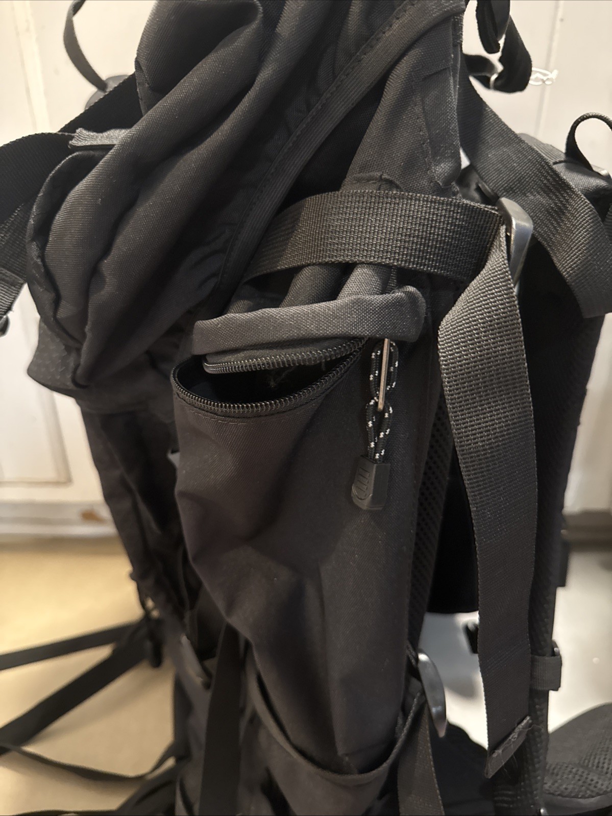 Amazon Basics 75L Backpack Opti Black Hiking Camping 75L 3