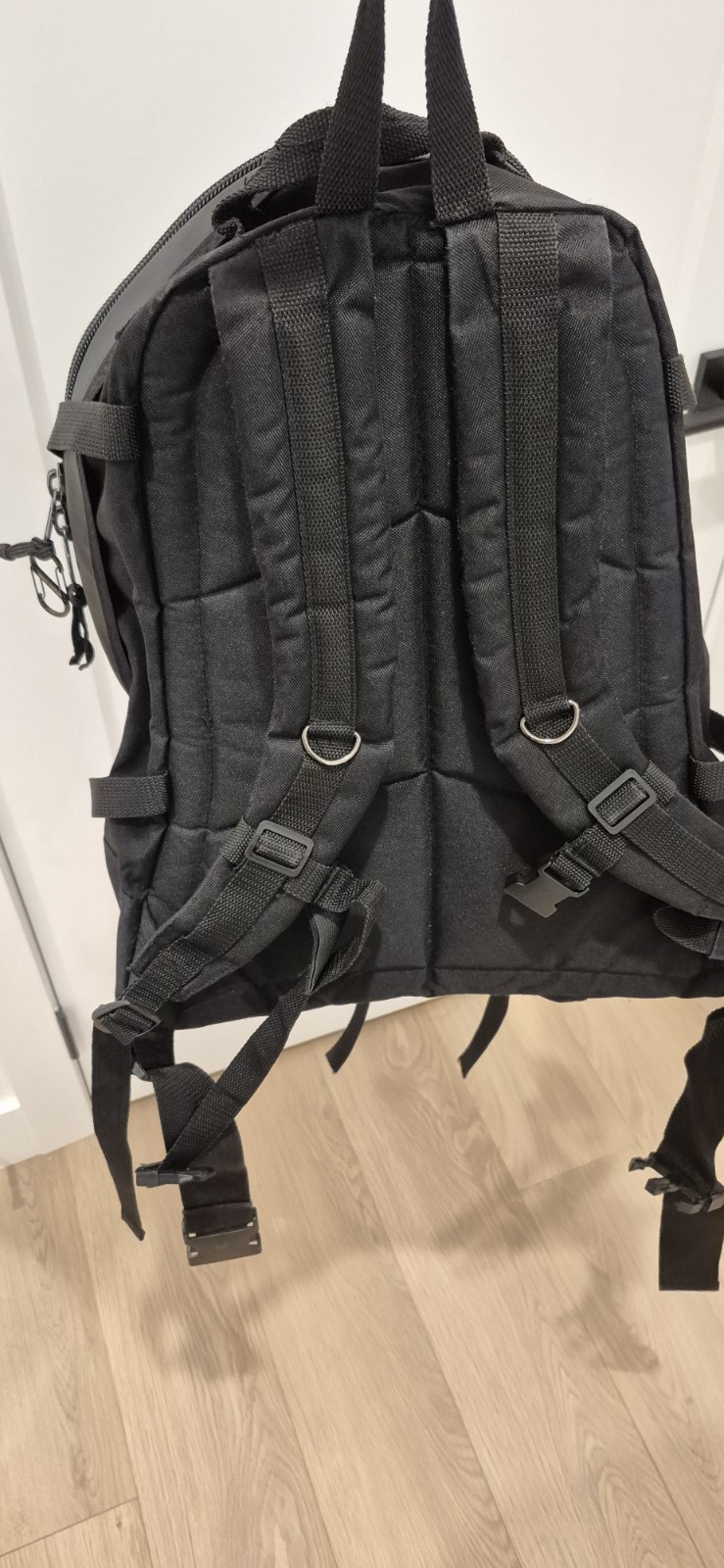 WOODS Hiking Camping Backpack    Black   5