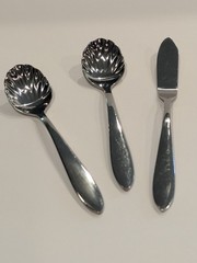 Oneida Mooncrest Stainless Sugar Shell Spoons And Butter Knife/Spreader