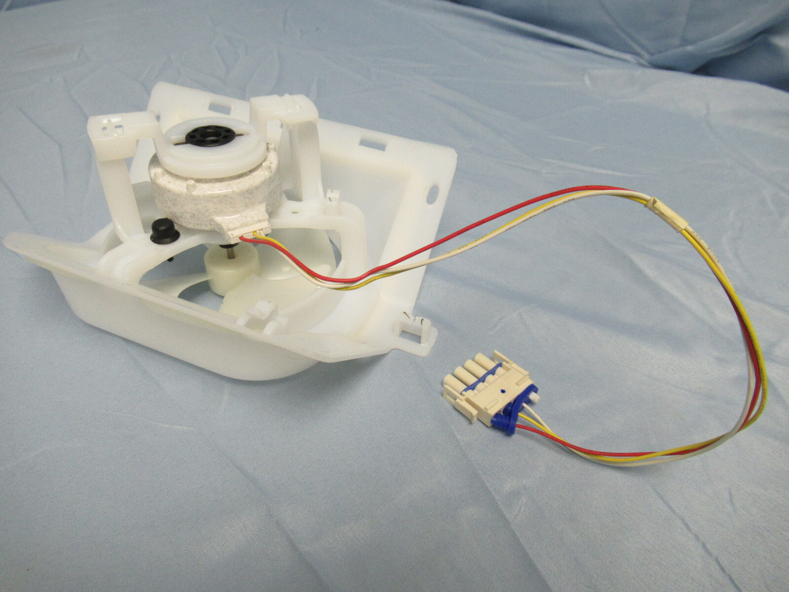 Frigidaire Fridge Evaporator Fan Motor w/Shroud 809069207 811975001 (Lot #102) gallery
