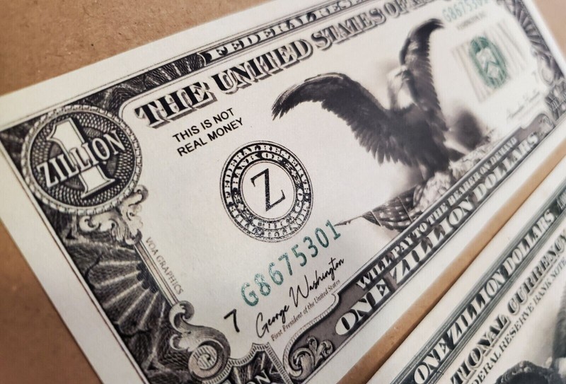 10 TOTAL - Classic Billion Dollar Eagle Party Novelty Fake Poker Money Bills gallery