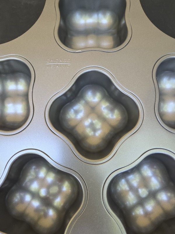 Chicago Metallic Stuff It Up Baking Pan for Stuffed Peppers , Mini Breads, Etc. gallery