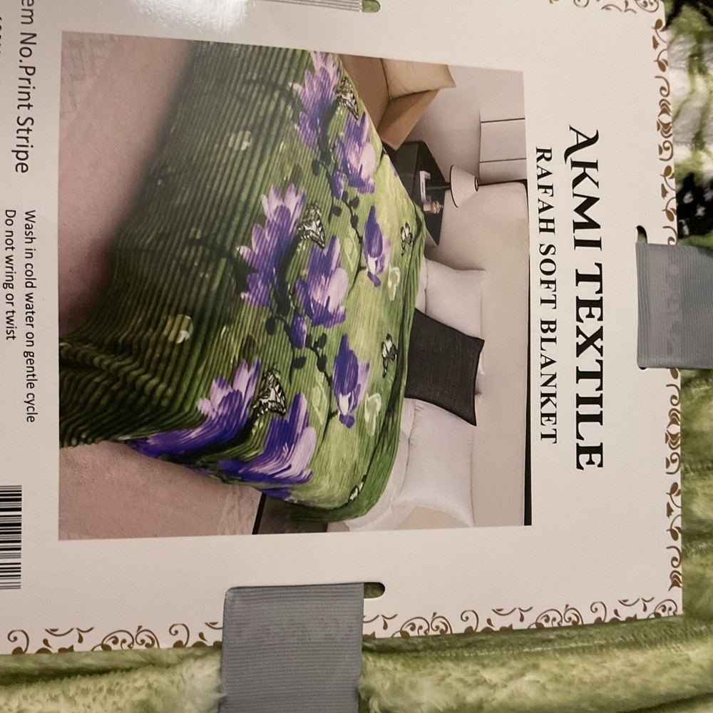 AKMI Textiles, King Sized Green background with Purple flowers Blanket Soft gallery
