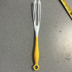 Swiffer Dusters Duster Handle Wand Yellow/White Hanging Loop 11in MPN 2132314865