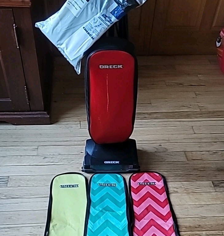 Oreck U7250ECS Signiture Collection Upright Commercial Vacuum with Bags & Covers gallery