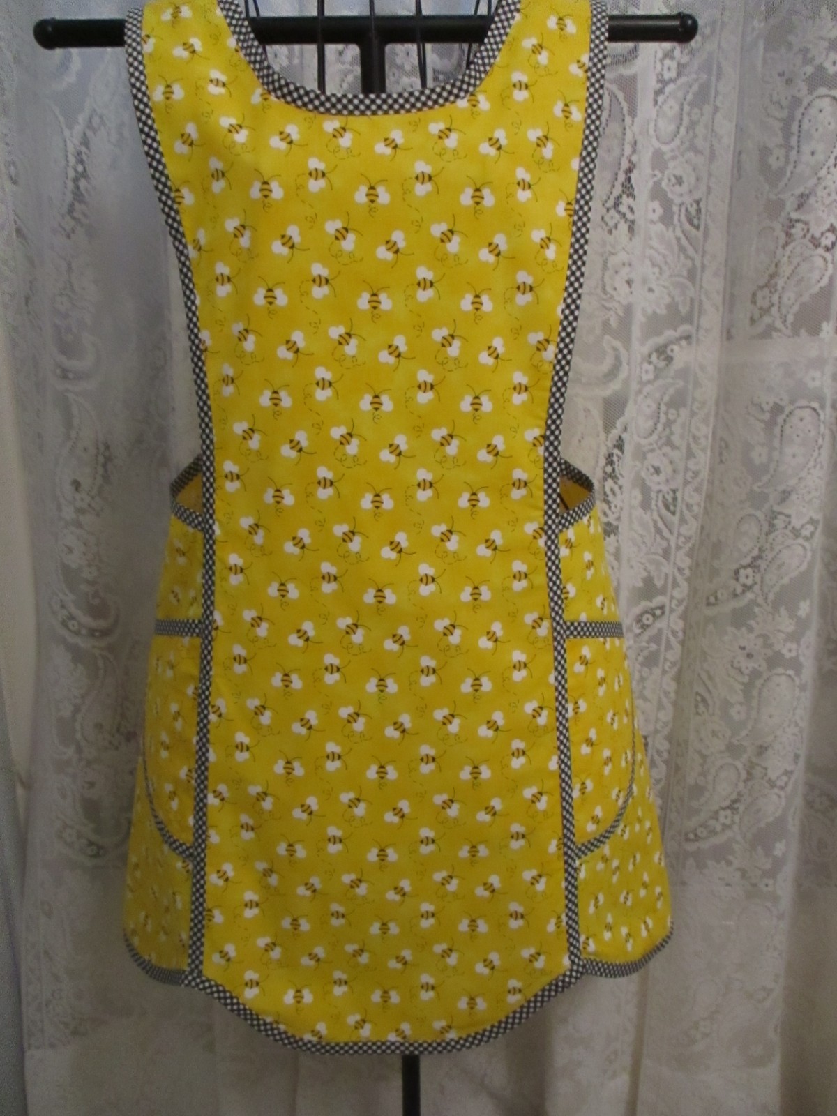 HANDMADE CRISS CROSS APRON BEES SIZE SMALL gallery