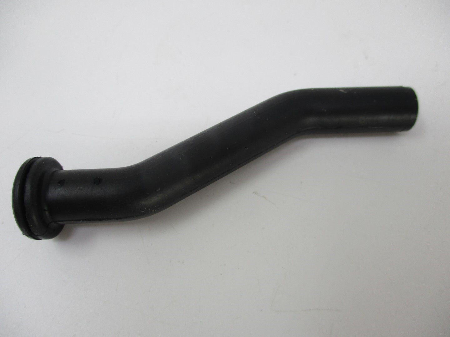 Genuine Briggs & Stratton 596163 Vacuum Hose Valve Cover 593998 797408 gallery