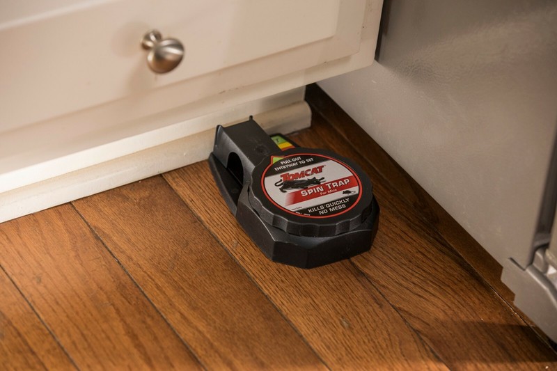 Tomcat Spin Trap for Mice, 2 Traps gallery