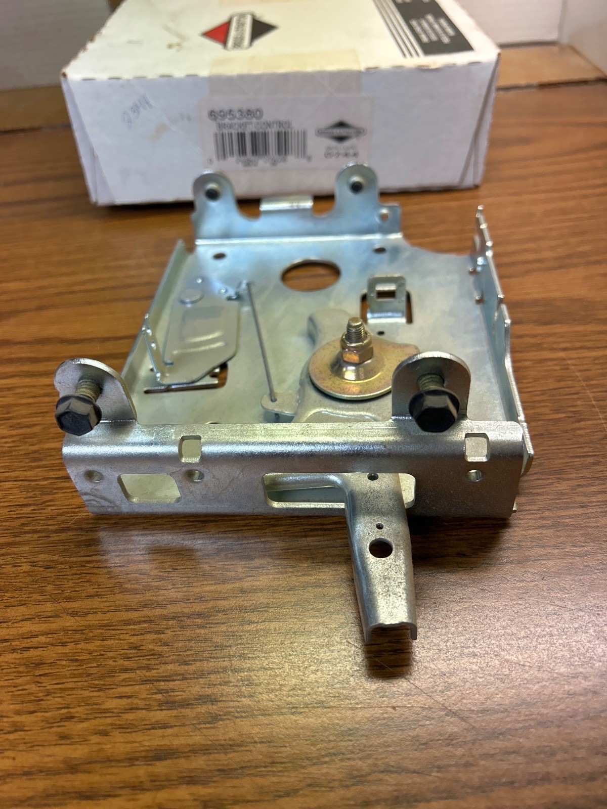 BRIGGS & STRATTON CONTROL BRACKET 695380 DEALER Close OUT. NLA gallery