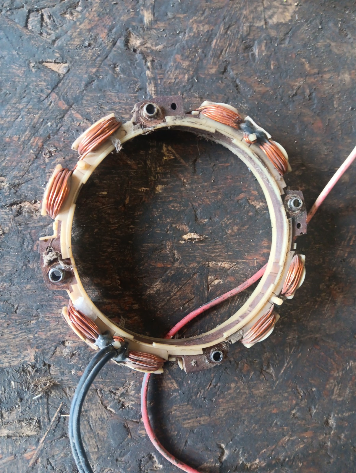 Briggs & Stratton 445777 Stator 10-16 AMP & Regulator E3 gallery