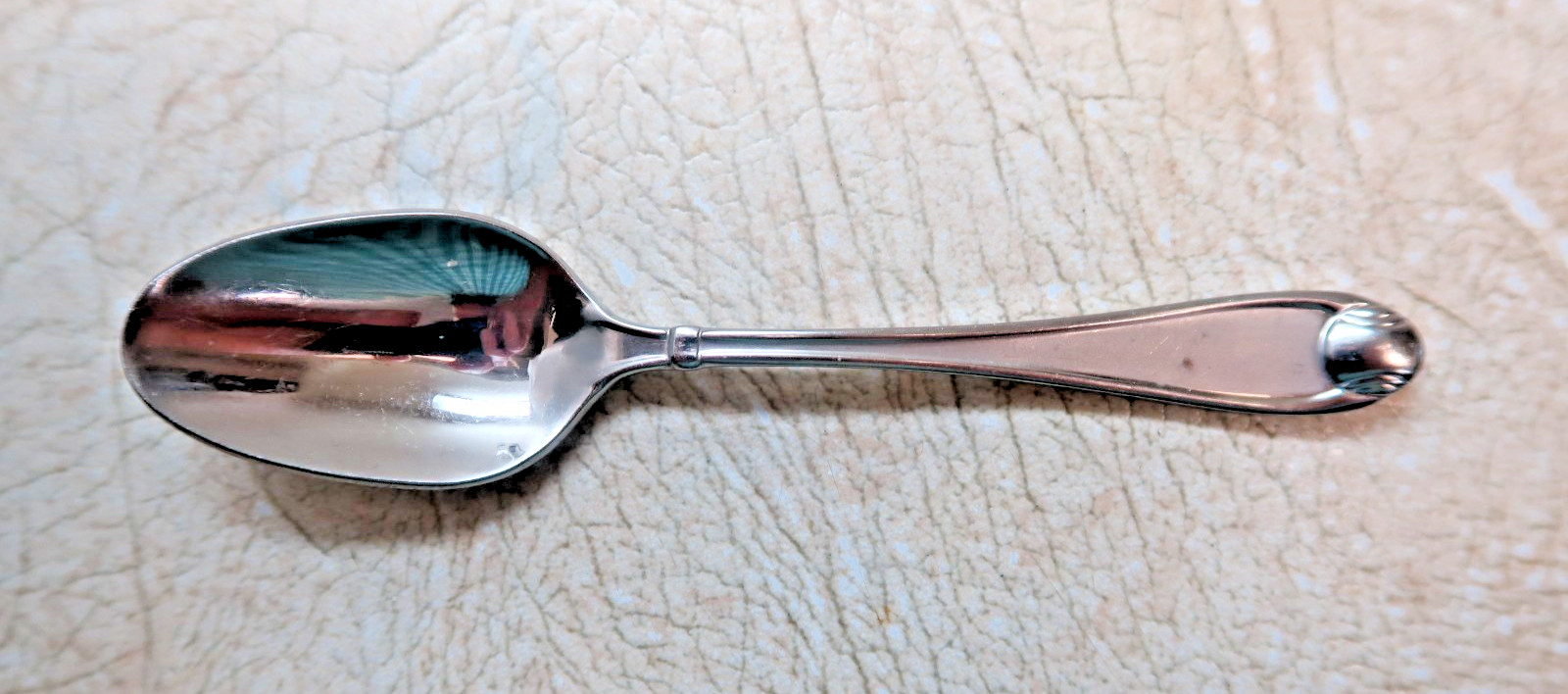 Oneida Stainless Satin Garnet 1 Teaspoon 6 1/4" gallery
