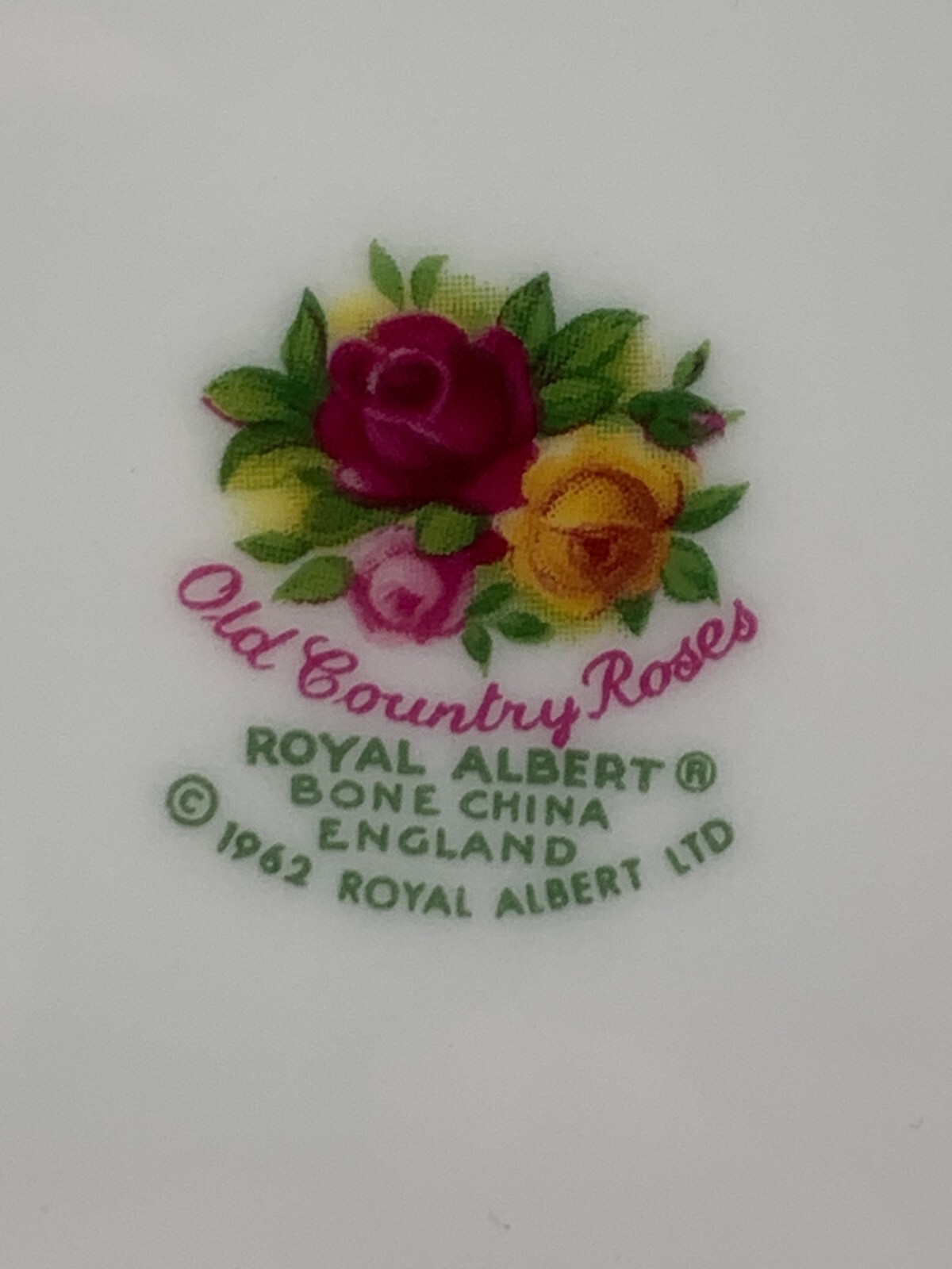 ROYAL ALBERT Old Country Roses BONE CHINA England *CUSTOMER'S CHOICE * 24-104A gallery
