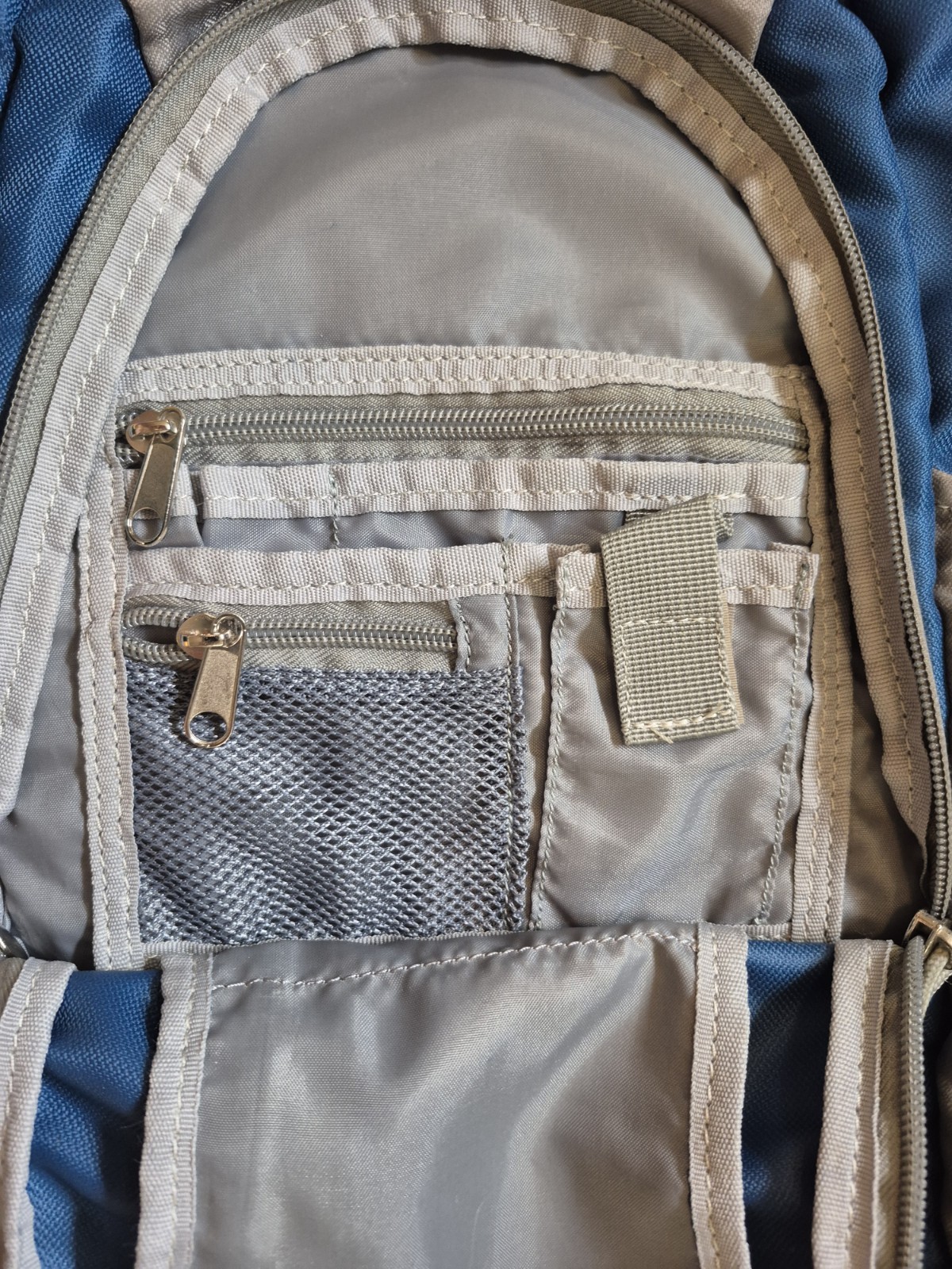 Eddie Bauer Large Capacity Dayhike Backpack 12 Compartment W/ Bladder Storage 2