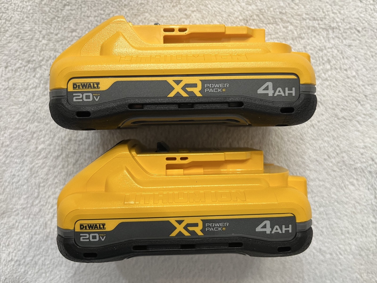 2 New Dewalt DCB2104 Powerpack 20V Max XR 4.0Ah Lithium Ion Batteries DCB2104-2 gallery