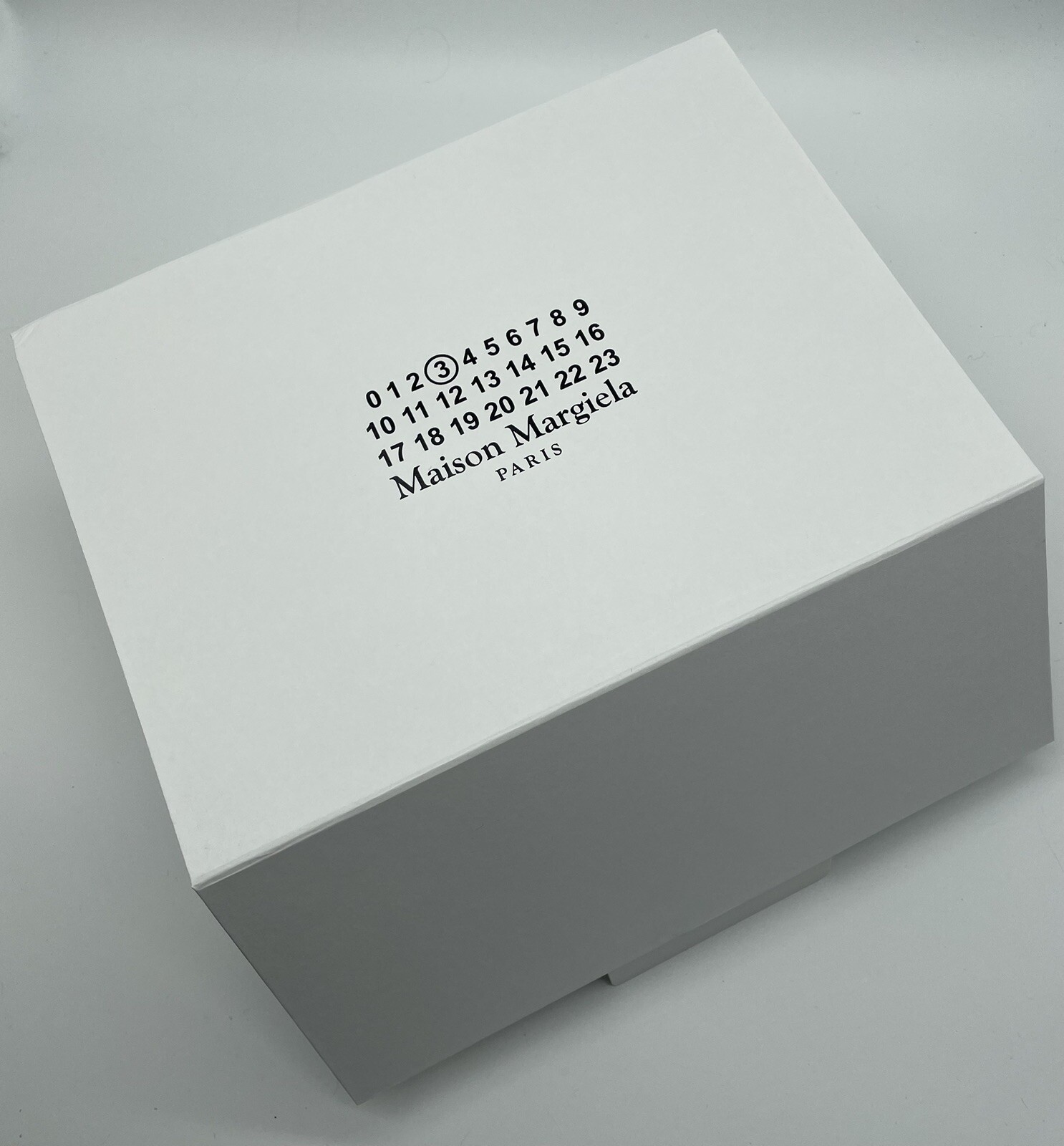 MAISON MARGIELA WHITE GIFT BOX BLACK WRITING L 9 1/2IN H 8IN W 4 1/2IN NEW gallery