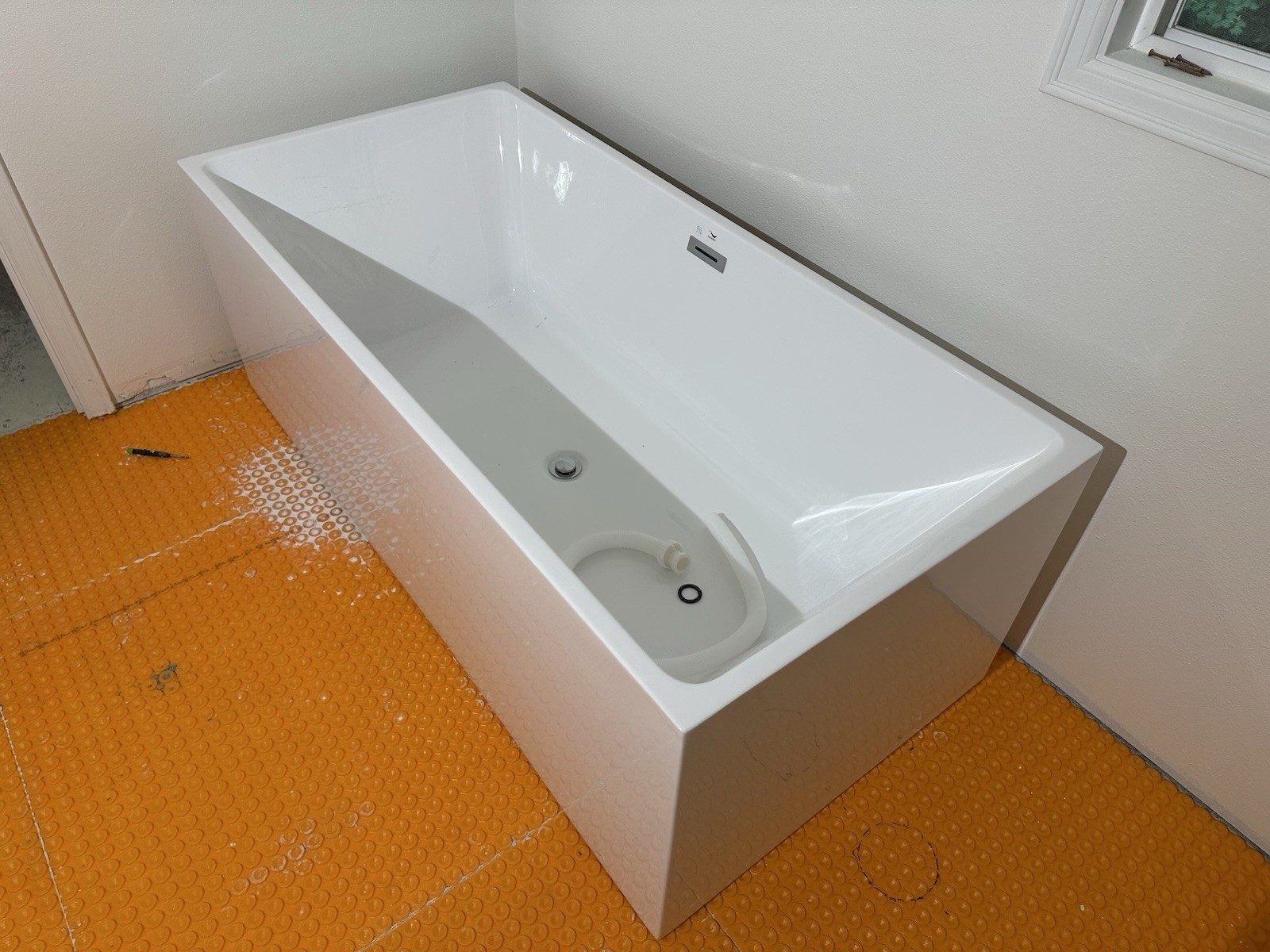 66" Streamline N260ORB SoakingFreestanding Tub and Tray With Internal Drain gallery