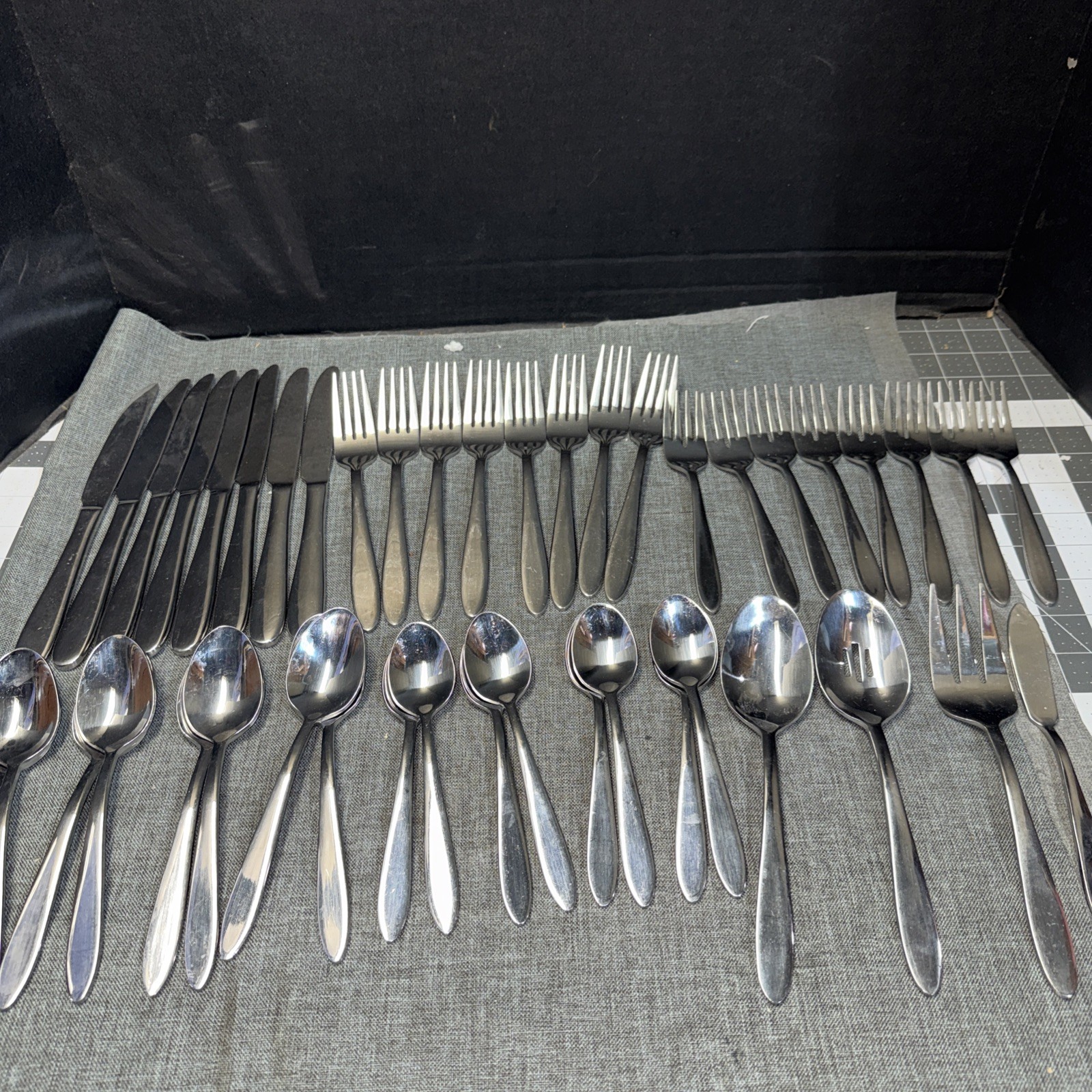 Oneida Stainless LUANN JENNIFER MOONCREST TRISTA Service For 8 44 Pc gallery