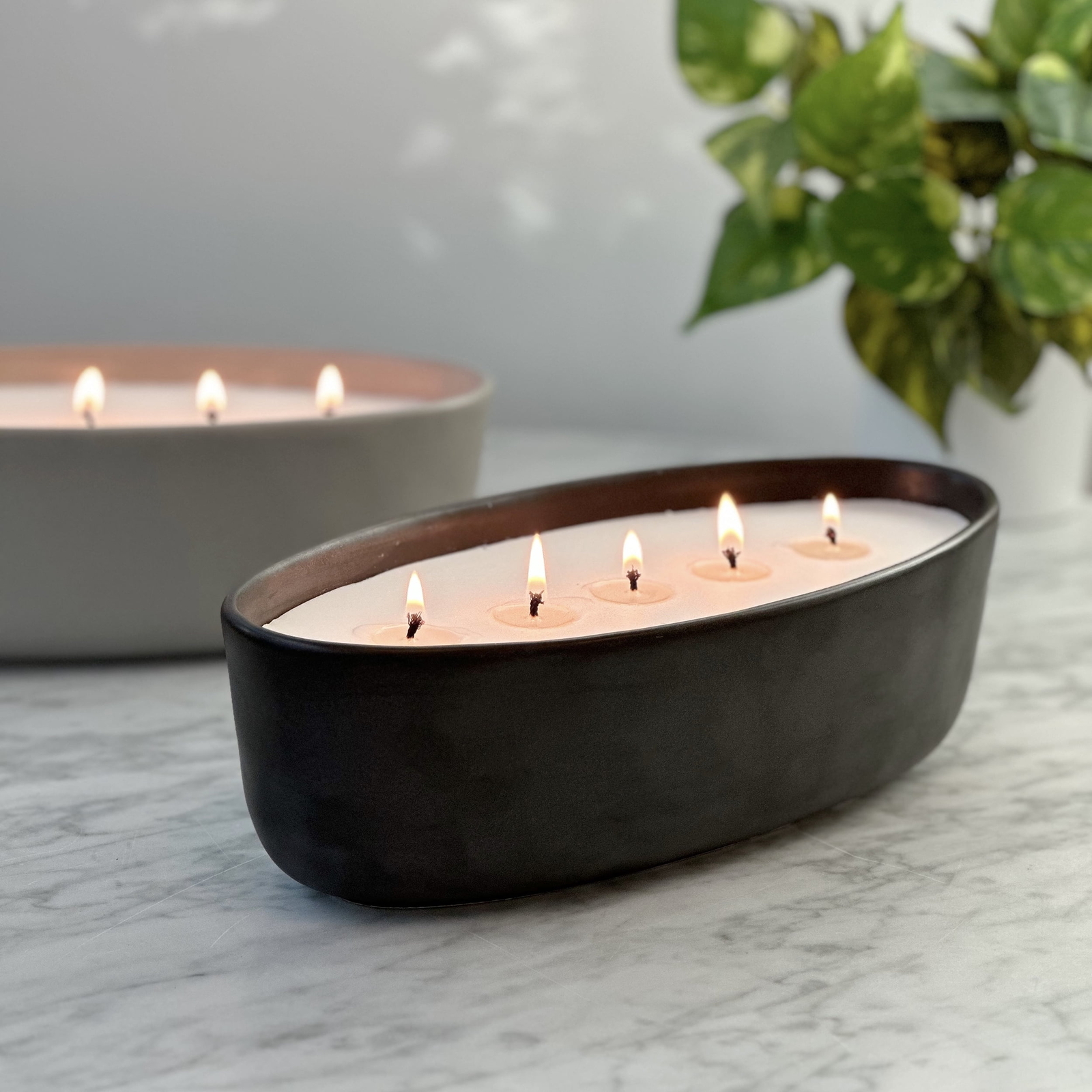 New Warm Leather & Amber 5-Wick 40.5 oz (1.2kg) Oversized Ceramic Candle gallery