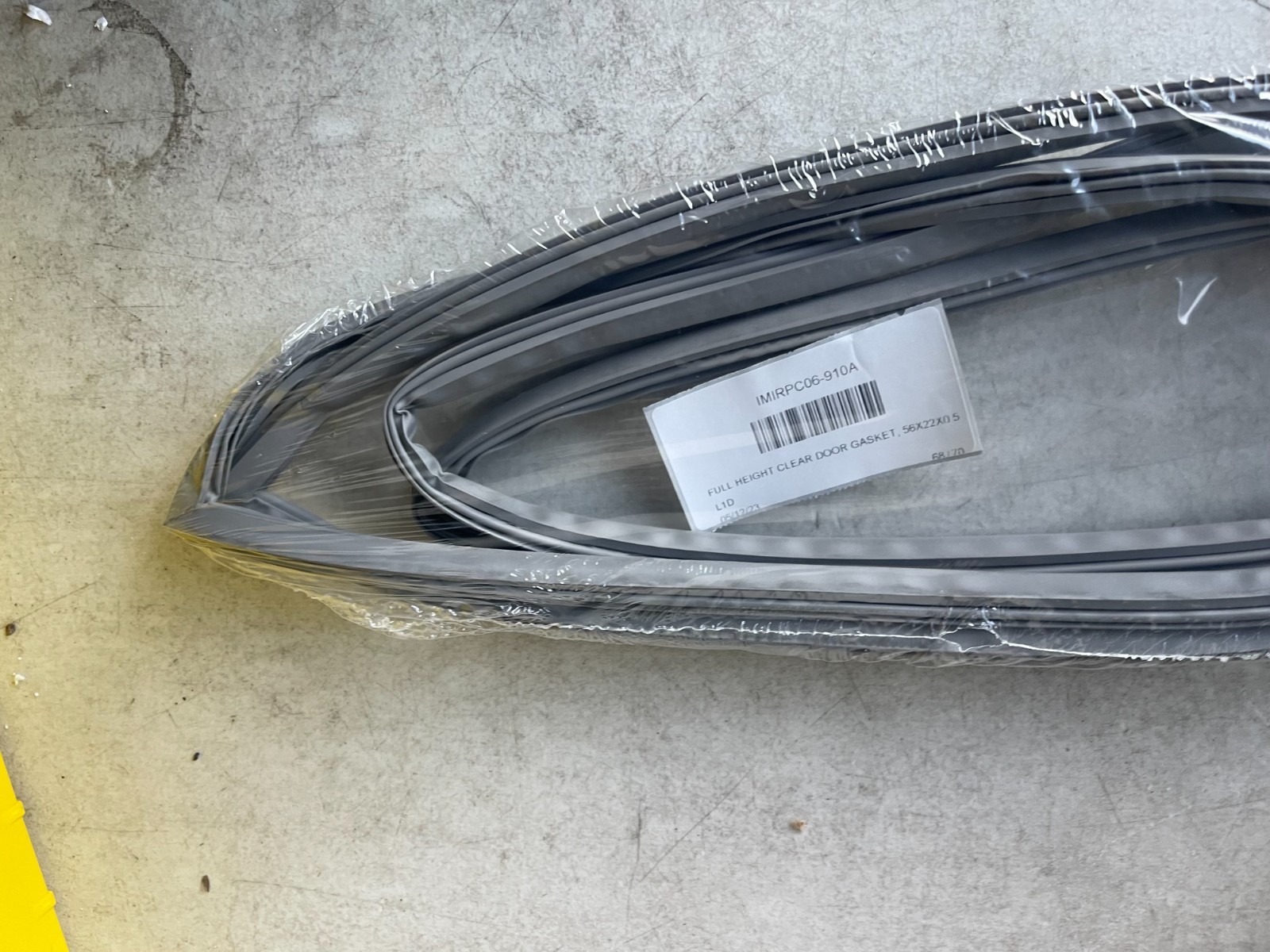 Intermetro RPC06-910A Full Height Clear Door Gasket 56x22x0.5 NEW gallery