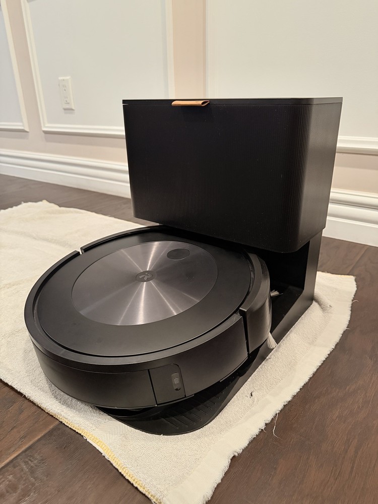 iRobot Roomba j7+ Self-Emptying Robot Vacuum + Base CLEAN & Replacement Parts