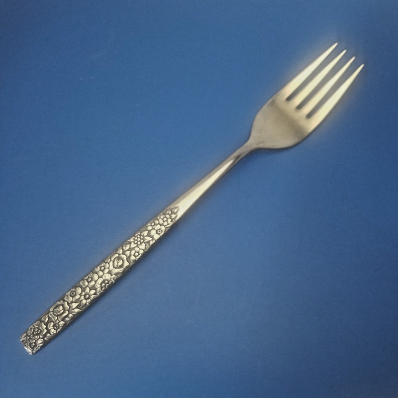 Oneida Stainless Montage set 4 Dinner Forks embossed glossy black accents gallery