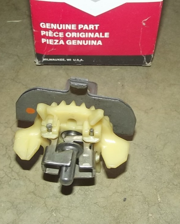 New Briggs & Stratton OEM 691968 Slinger-Governor/Oil T87 gallery